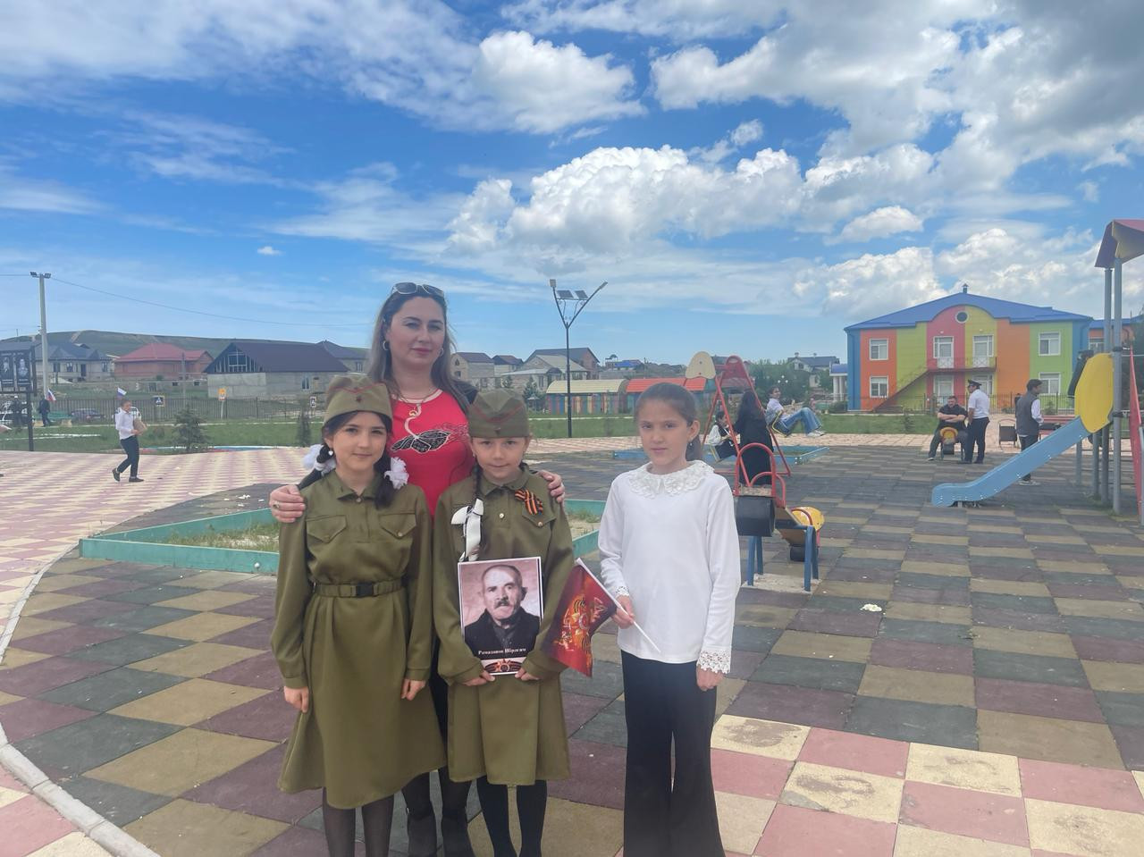 Специалист Джалилова Марзият активно приняла участие в мероприятии, посвященном Дню Победы, вместе со своими подопечными.